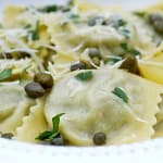 Vino e Ravioli quali sono gli abbinamenti migliori? 1 ravioli con spinaci e formaggio abbinamento con i vini bianchi e rossi