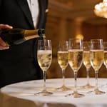 Larmandier Bernier: l'Eccellenza nascosta nella Côte des Blancs 1 sommelier versa dello champagne