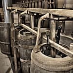 Guida alla spremitura delle uve: metodi e tecniche per ottenere un mosto di qualità 2 wine pressing pigiatura 1