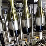 Come si realizza l'infiascatura e l'imbottigliamento dei vini? 1 wine bottling and infilling inbottigliamento del vino