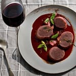 Crostoni con cotechino alla valtellinese al vino rosso 2 crostoni with valtellina style cotechino in red wine